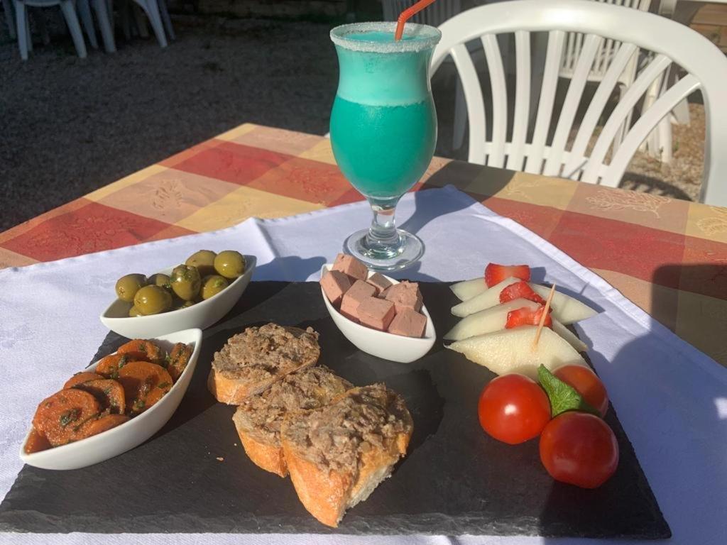 Human Hotel Restaurant Park Villecroze Exterior foto