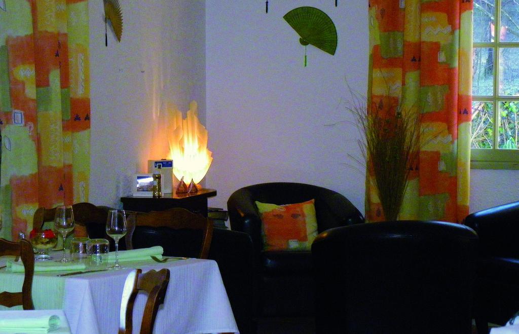 Human Hotel Restaurant Park Villecroze Exterior foto