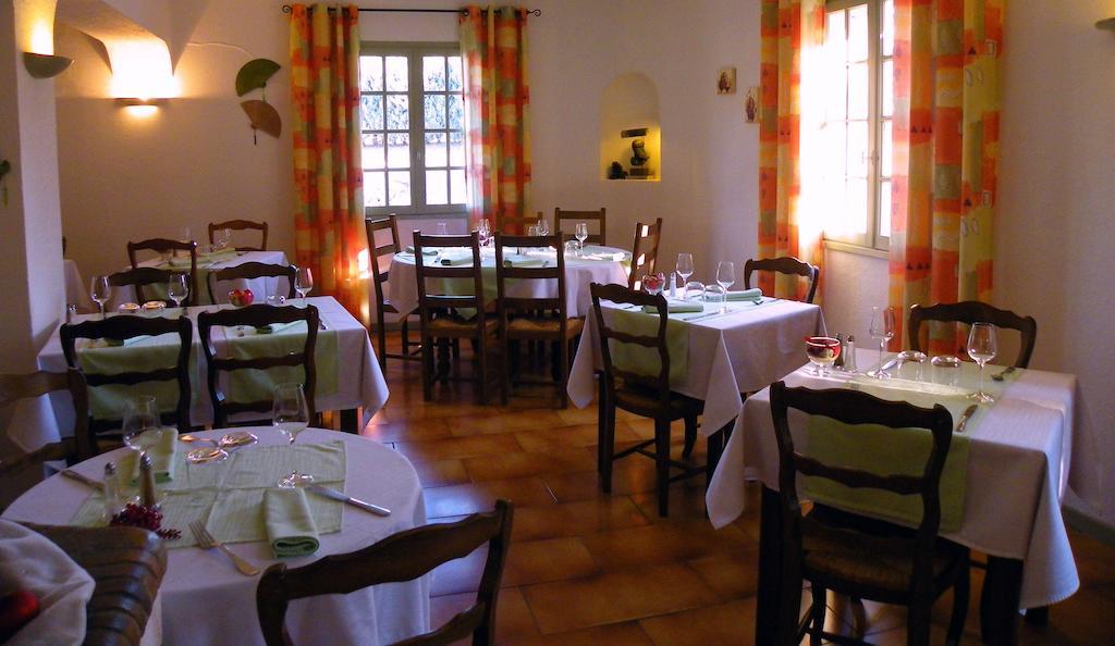 Human Hotel Restaurant Park Villecroze Exterior foto