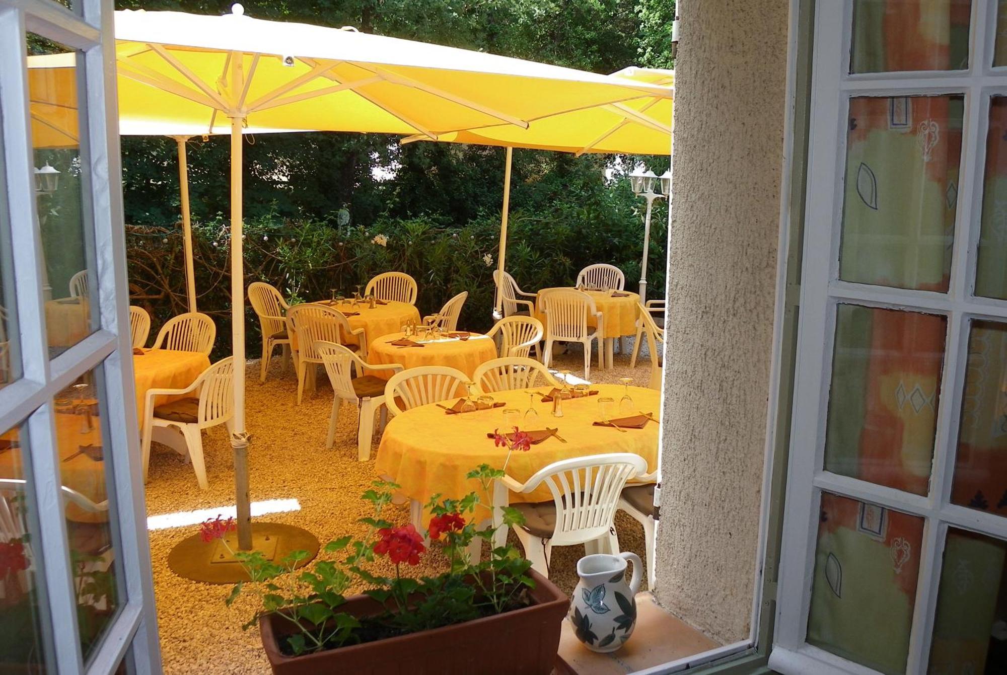 Human Hotel Restaurant Park Villecroze Exterior foto